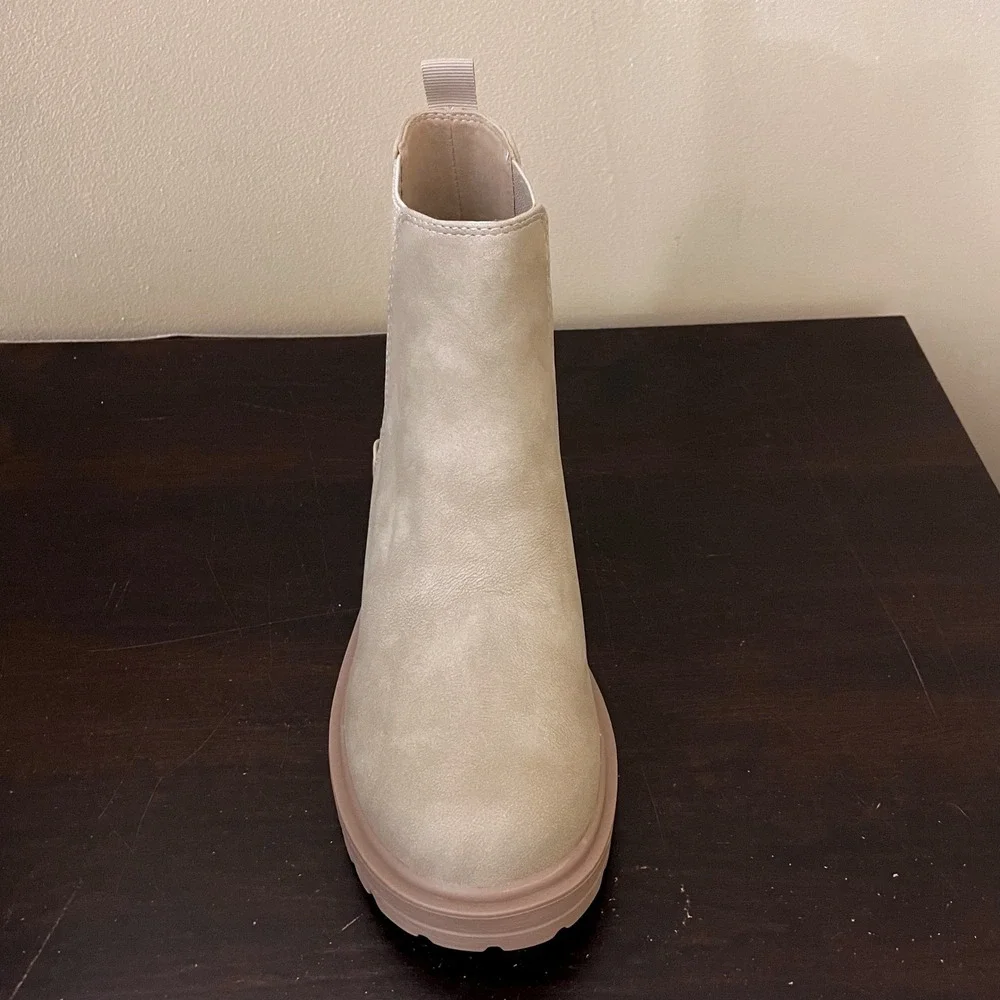 Soda Lug Sole Chelsea Boots Taupe Tan Faux Leather Ankle Booties Womens 8.5‎